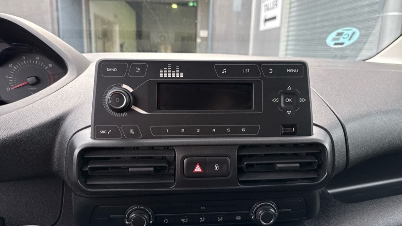 Peugeot Partner Furgon BlueHDi 100 S&S Pro Standard 600kg 73 - foto 15