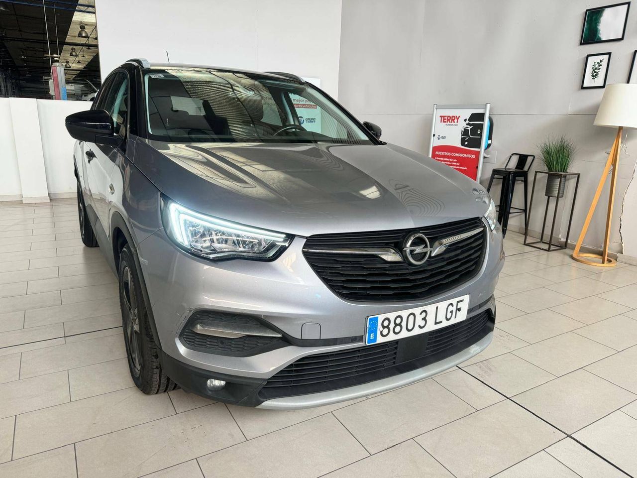 Dacia duster con limpialuneta trasera  de segunda mano - opel grandland 2022 /