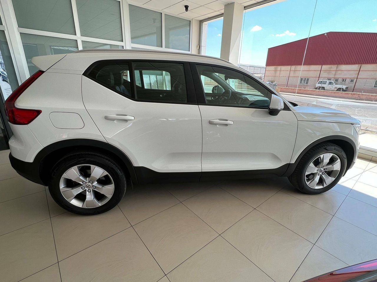 Volvo XC40 2.0 D4 AWD  Auto Momentum - foto 4