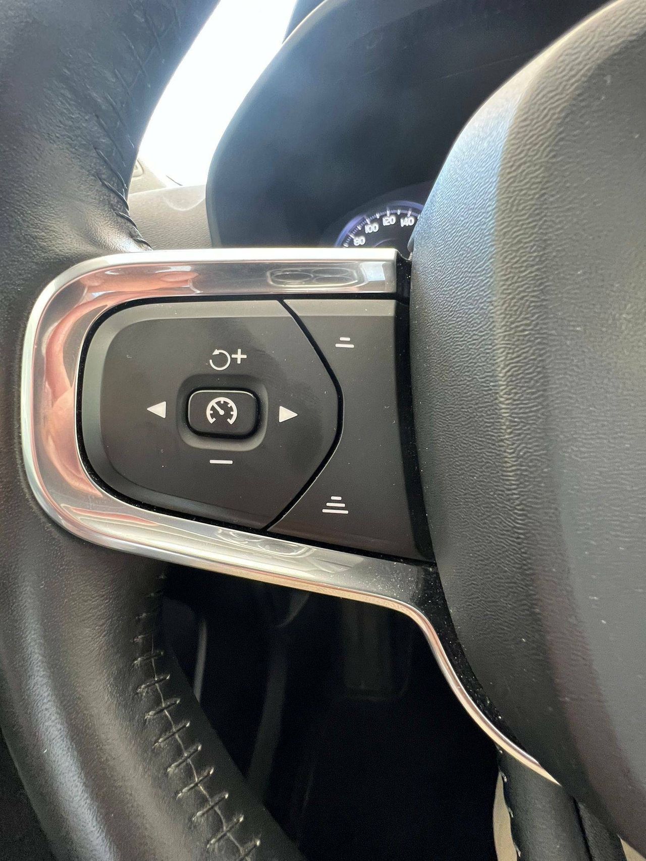 Volvo XC40 2.0 D4 AWD  Auto Momentum - foto 17