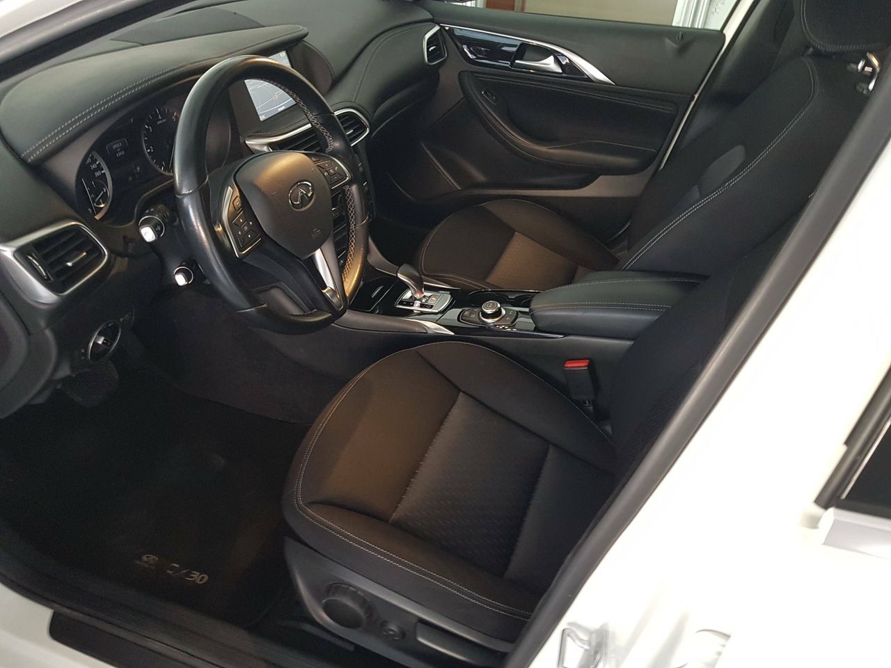 Infiniti QX30 2.2D  7DCT AWD PREMIUM - foto 9