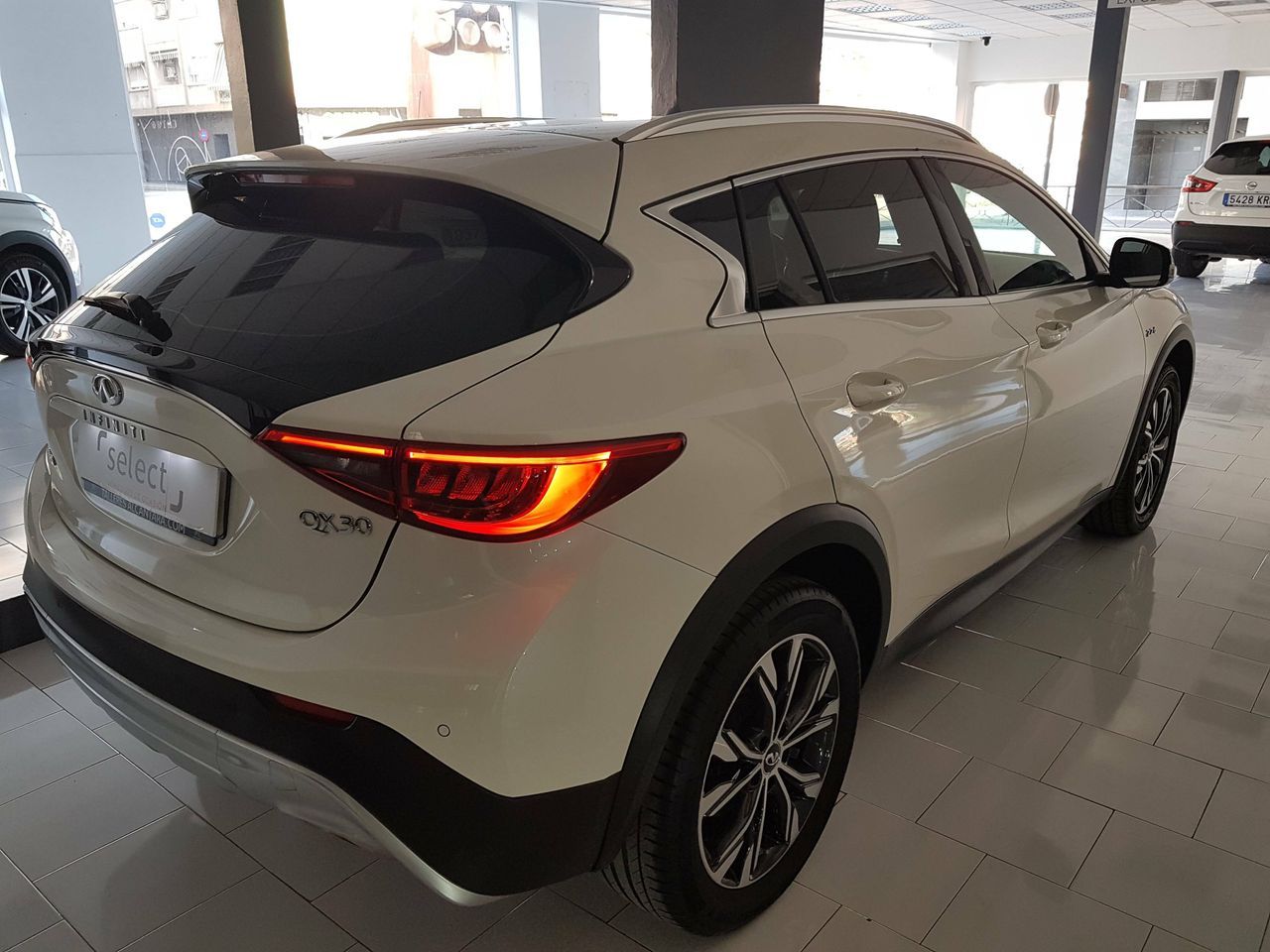 Infiniti QX30 2.2D  7DCT AWD PREMIUM - foto 23