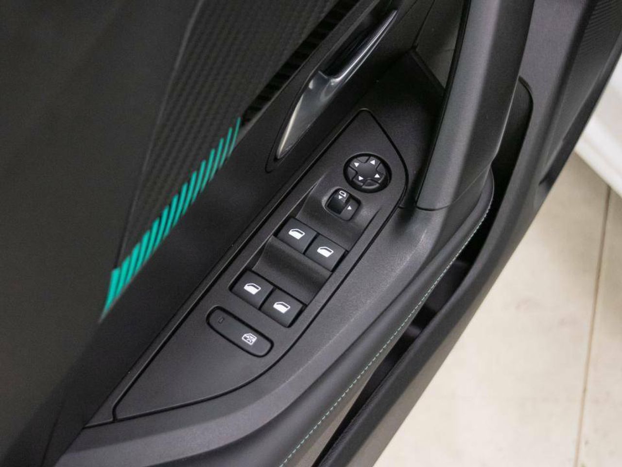 Peugeot 2008 Puretech 100 S&S 6 Vel. MAN Allure Pack - foto 23