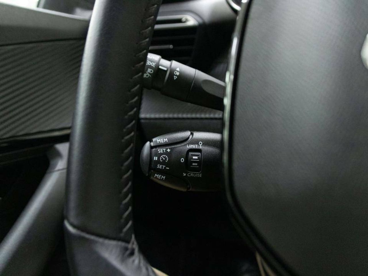 Peugeot 2008 Puretech 100 S&S 6 Vel. MAN Allure Pack - foto 24