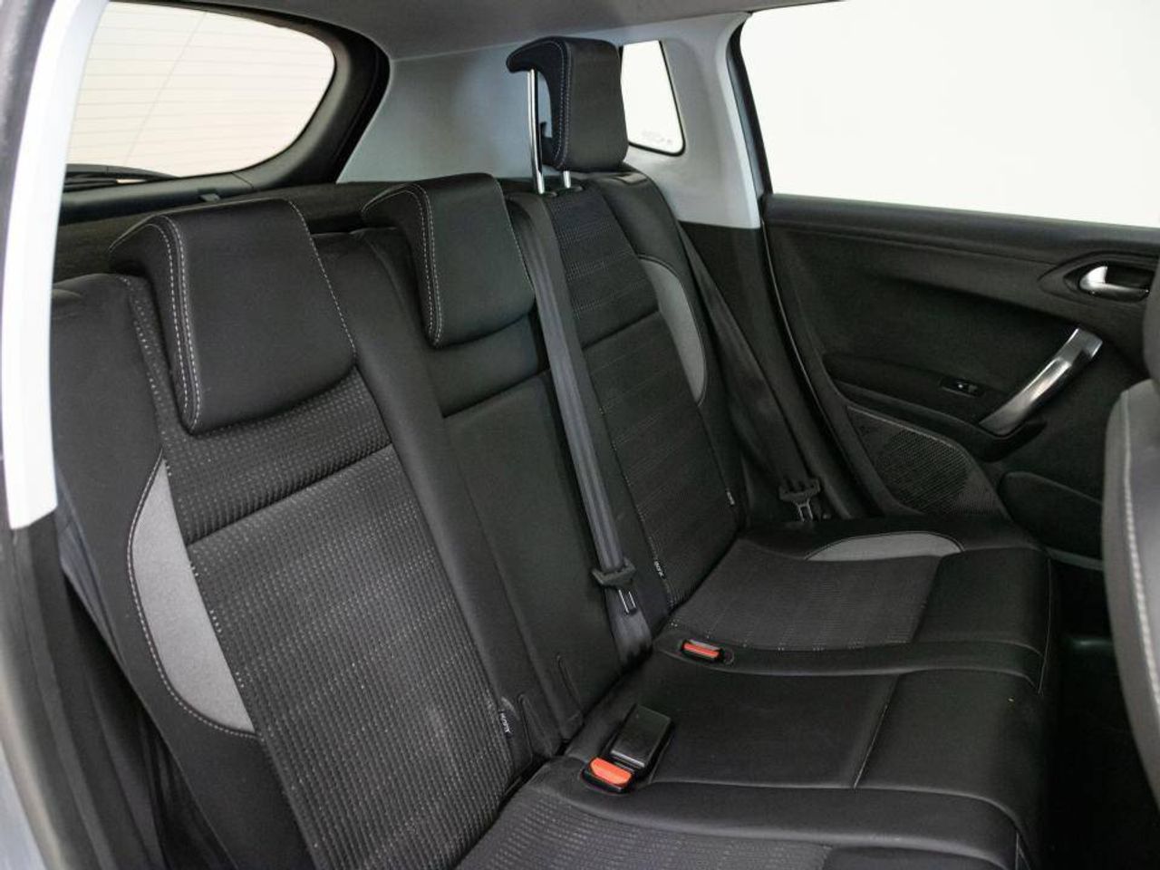 Peugeot 2008 1.6 BlueHDi 88KW (120CV) S&S Allure - foto 7