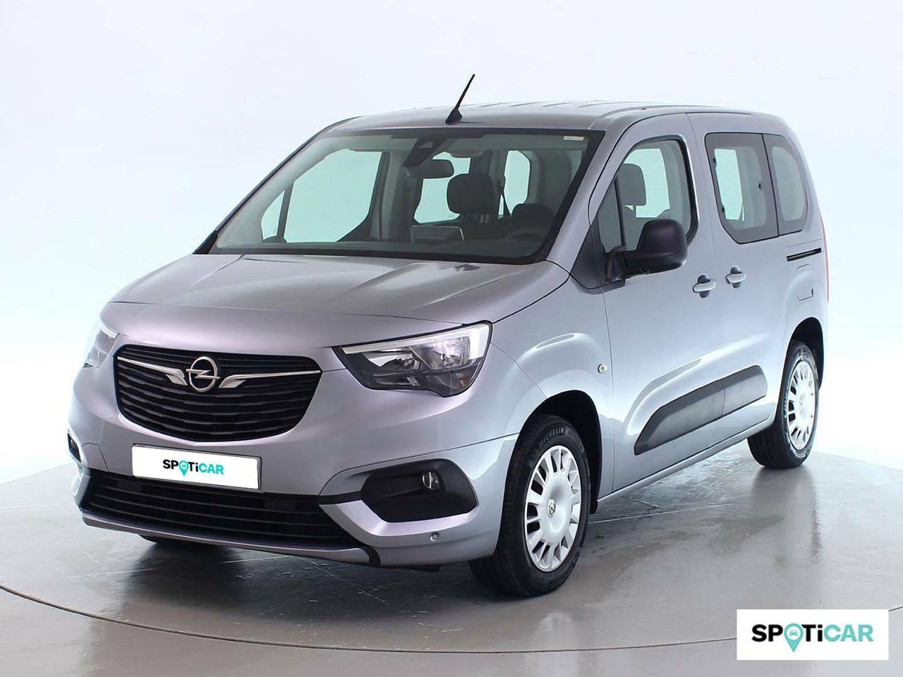 Servicio de ayudantes de carga  de segunda mano - opel combo life 2022 /