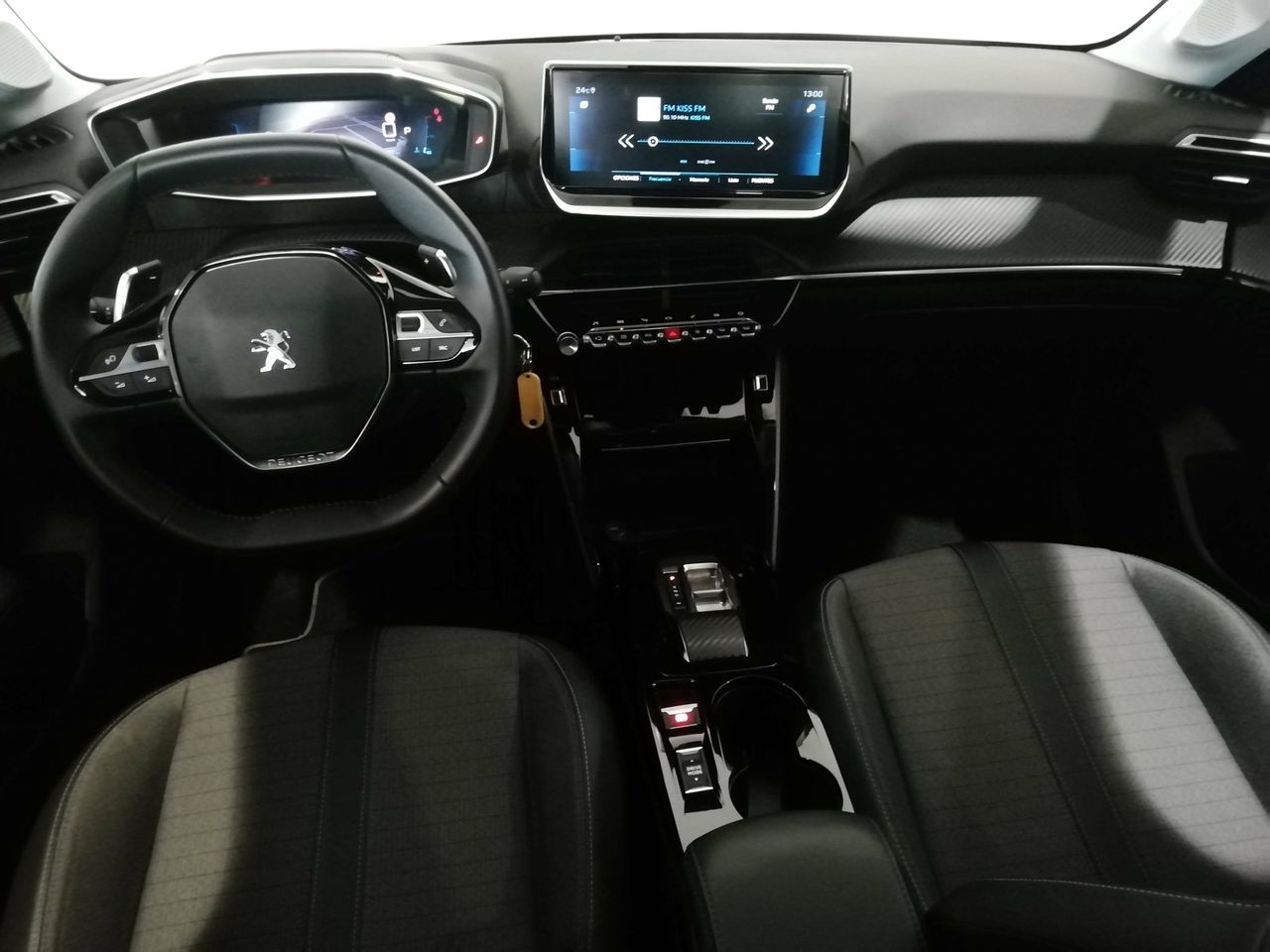 peugeot 208 2023 / foto grande (3)