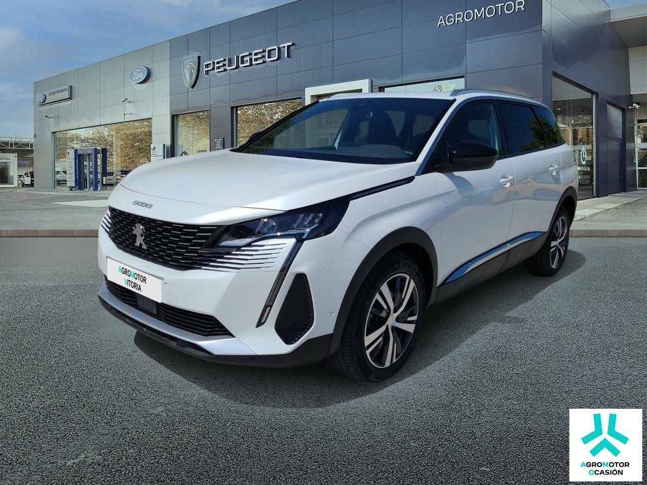 Peugeot 5008 blanco con 5 puertas  de segunda mano - peugeot 5008 2023 /