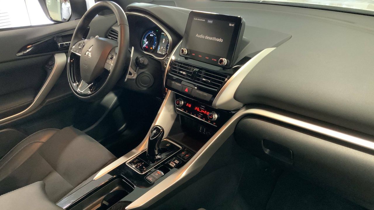 Mitsubishi Eclipse Cross 2.4 PHEV  Auto 4WD Kaiteki - foto 11