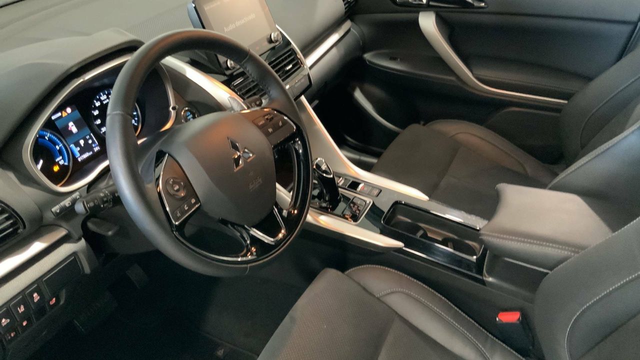 Mitsubishi Eclipse Cross 2.4 PHEV  Auto 4WD Kaiteki - foto 8