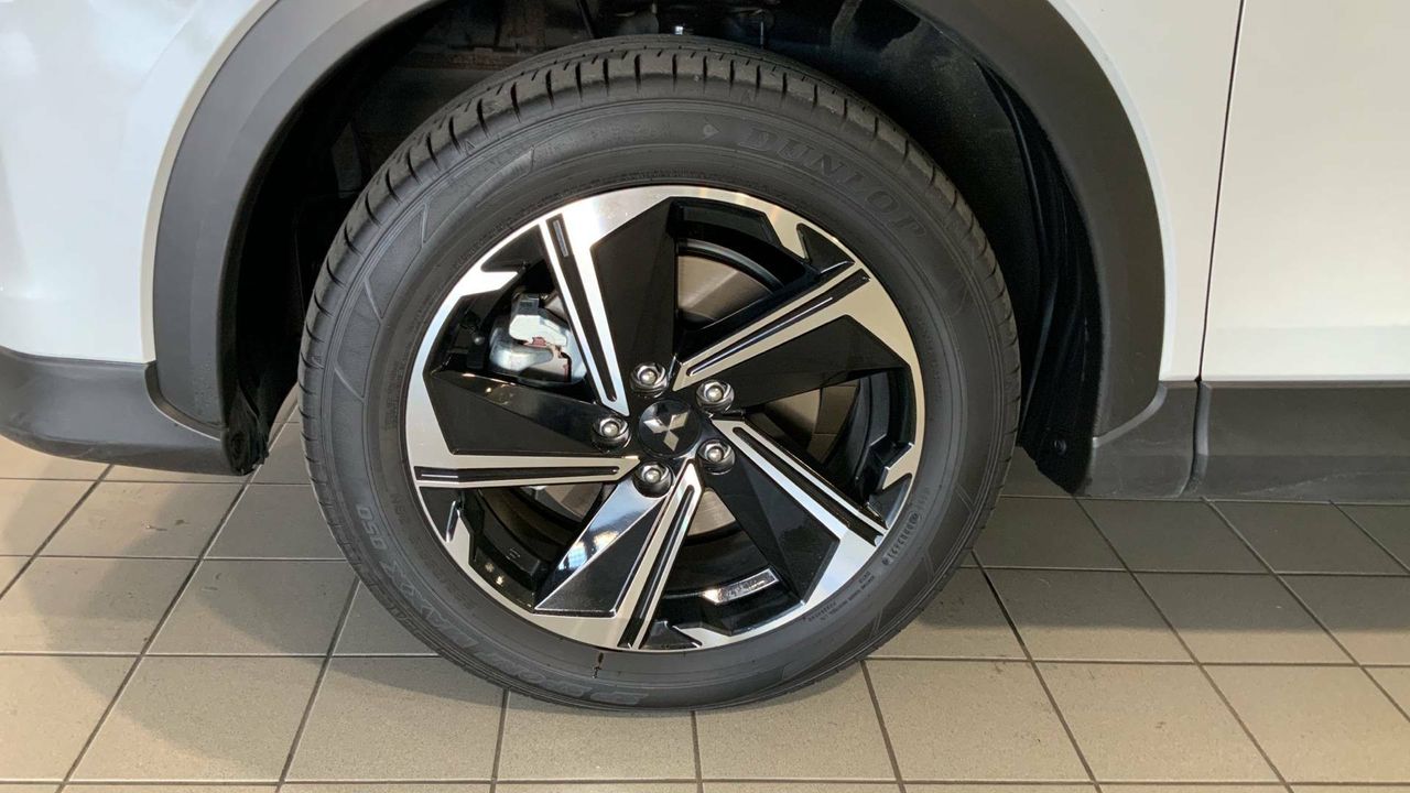 Mitsubishi Eclipse Cross 2.4 PHEV  Auto 4WD Kaiteki - foto 5