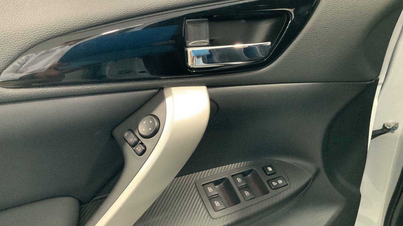 Mitsubishi Eclipse Cross 2.4 PHEV  Auto 4WD Kaiteki - foto 18