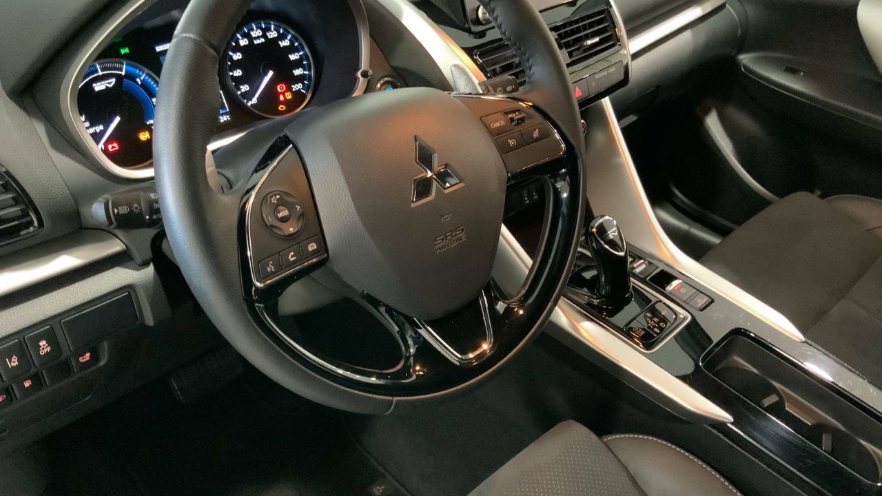 Mitsubishi Eclipse Cross 2.4 PHEV  Auto 4WD Kaiteki - foto 13