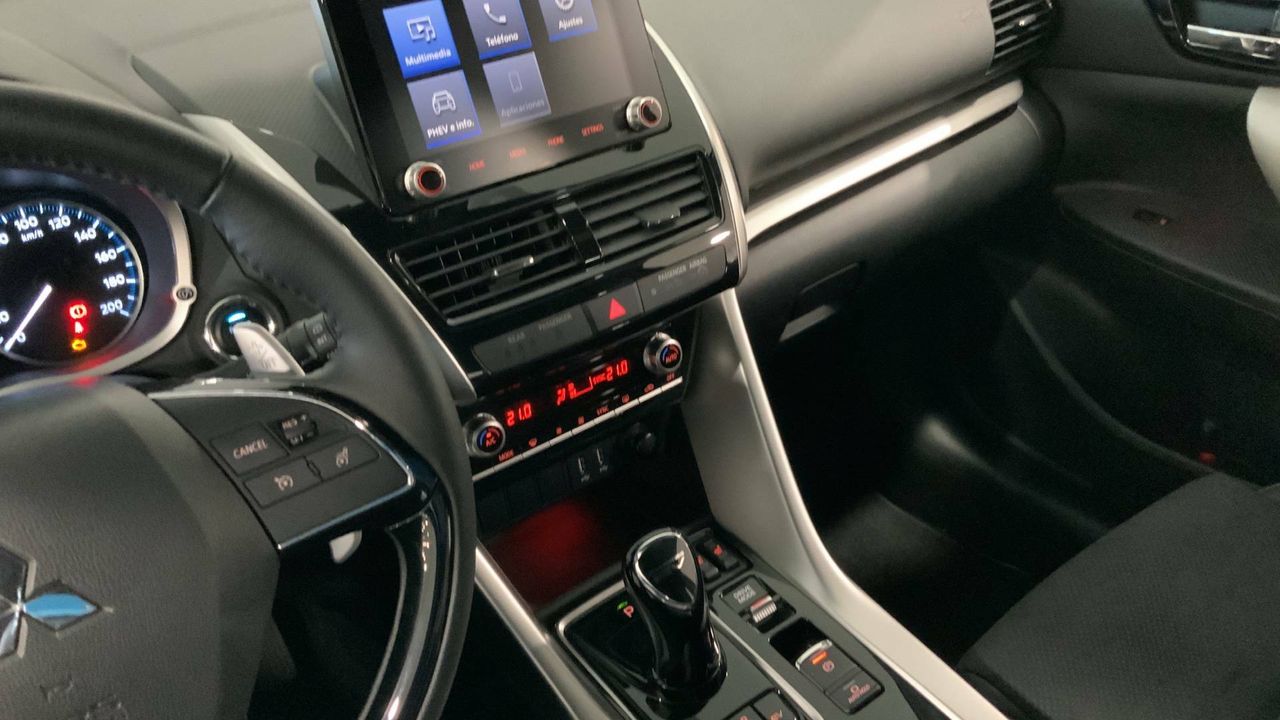 Mitsubishi Eclipse Cross 2.4 PHEV  Auto 4WD Kaiteki - foto 12