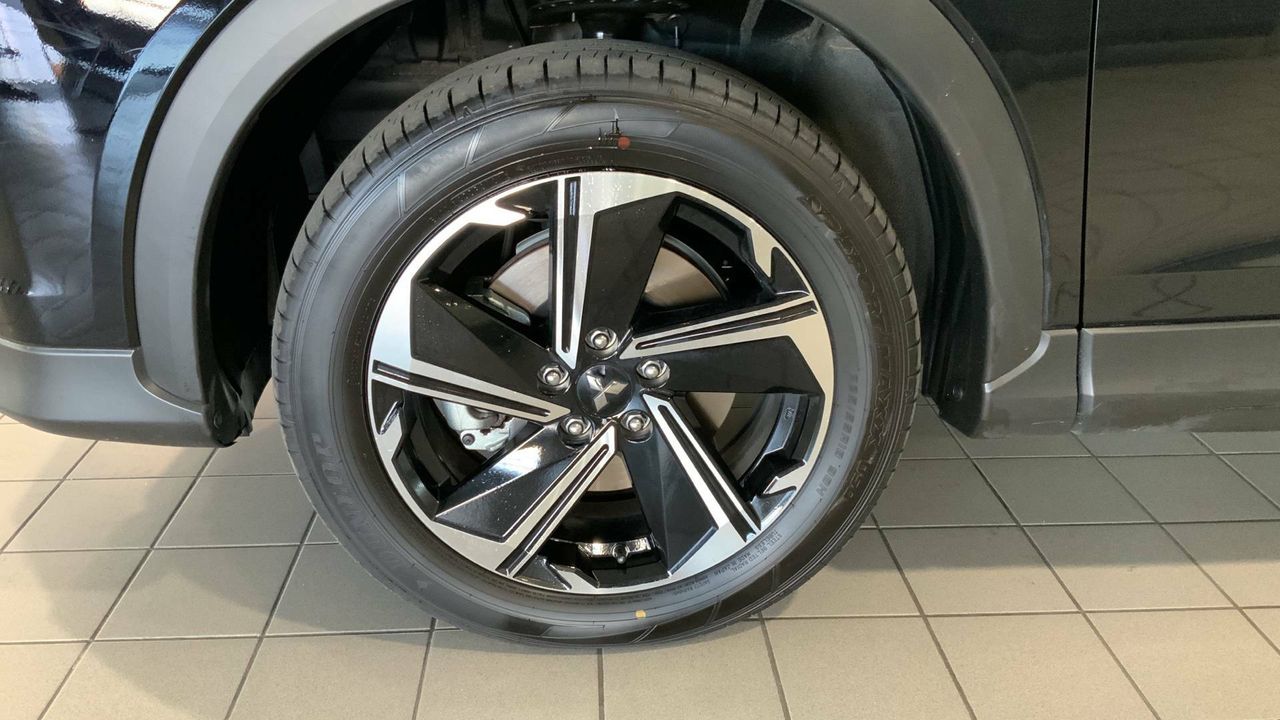 Mitsubishi Eclipse Cross 2.4 PHEV  Auto 4WD Kaiteki - foto 5