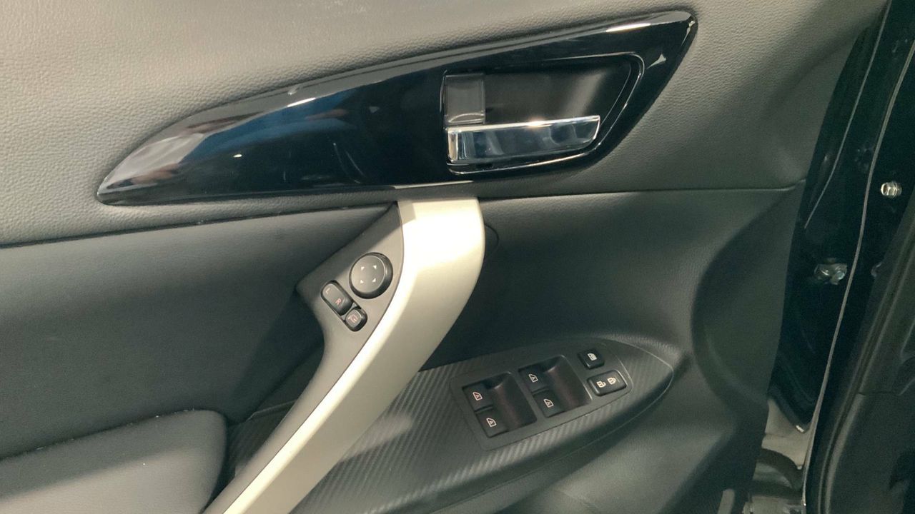 Mitsubishi Eclipse Cross 2.4 PHEV  Auto 4WD Kaiteki - foto 18