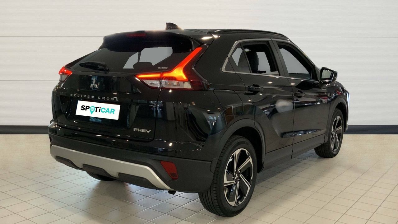 Mitsubishi Eclipse Cross 2.4 PHEV  Auto 4WD Kaiteki - foto 3