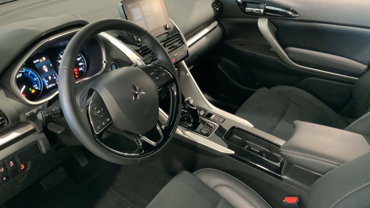 Mitsubishi Eclipse Cross 2.4 PHEV  Auto 4WD Kaiteki - foto 8