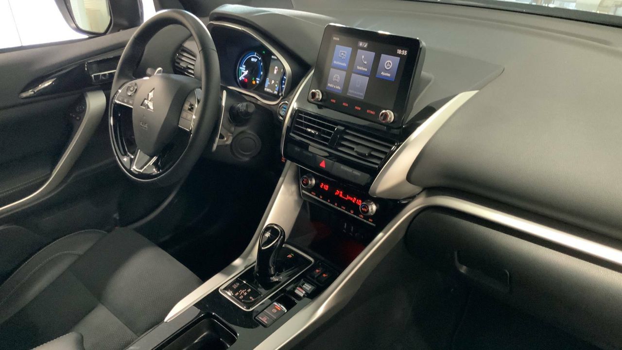 Mitsubishi Eclipse Cross 2.4 PHEV  Auto 4WD Kaiteki - foto 11