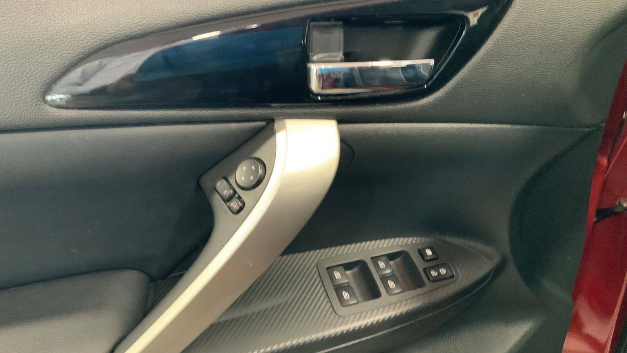 Mitsubishi Eclipse Cross 2.4 PHEV  Auto 4WD Kaiteki - foto 18