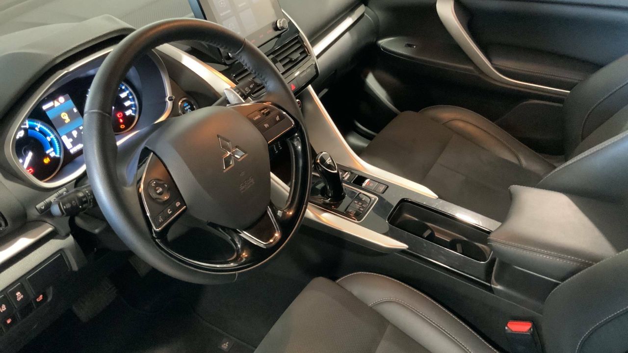 Mitsubishi Eclipse Cross 2.4 PHEV  Auto 4WD Kaiteki - foto 8