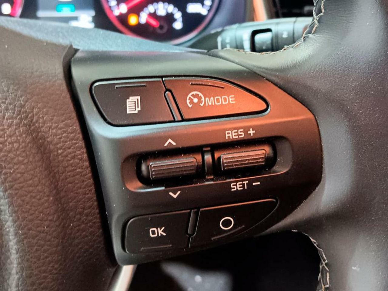 kia stonic 2024 / foto grande (3)