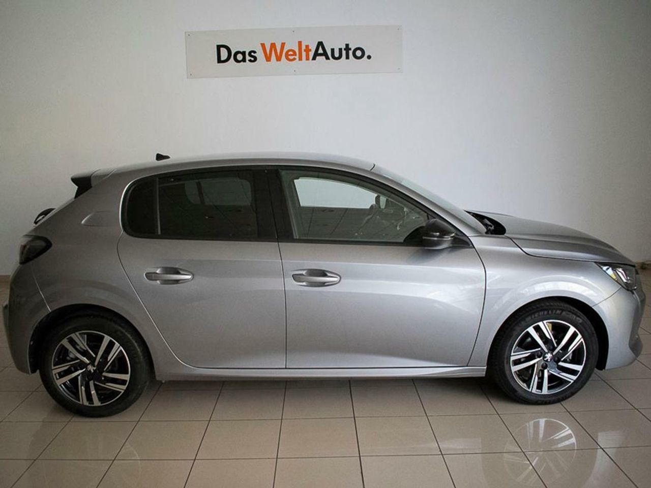 peugeot 208 2023 / foto grande (2)