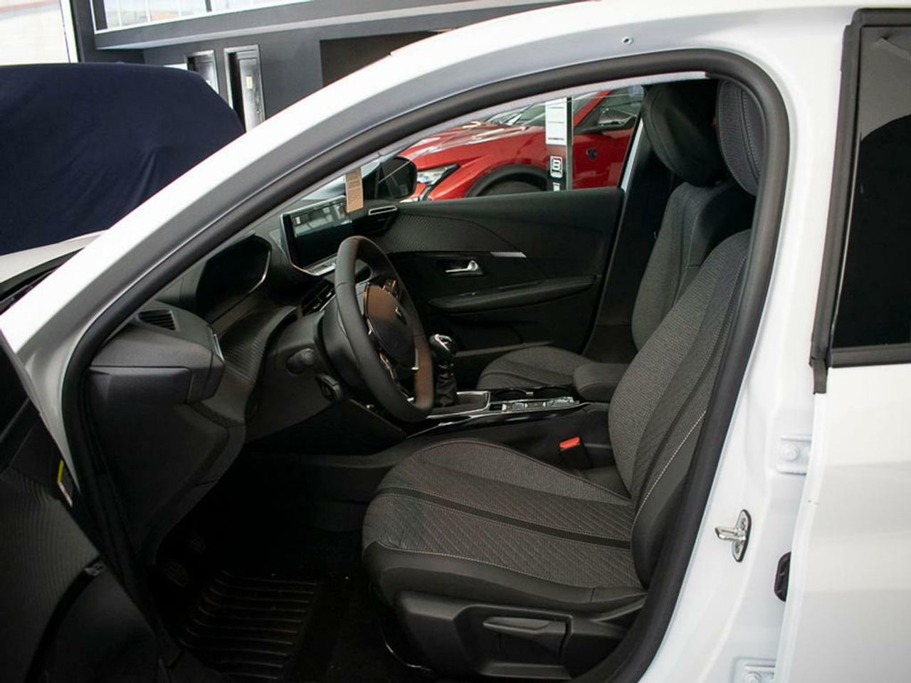 peugeot 208 2025 / foto grande (3)