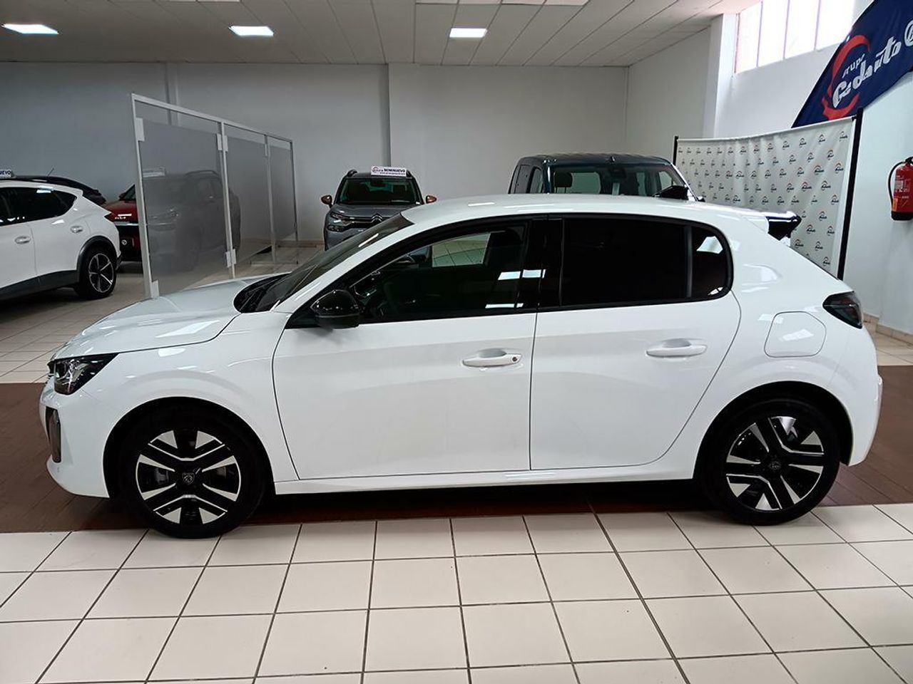 peugeot 208 2025 / foto grande (3)
