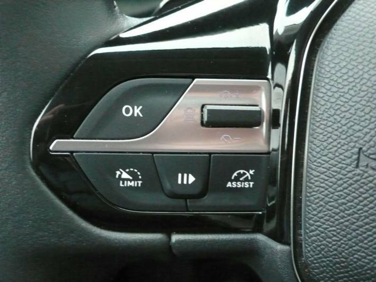 Peugeot 308 Allure Pack SW Hybrid 180 EAT8  - Foto 11