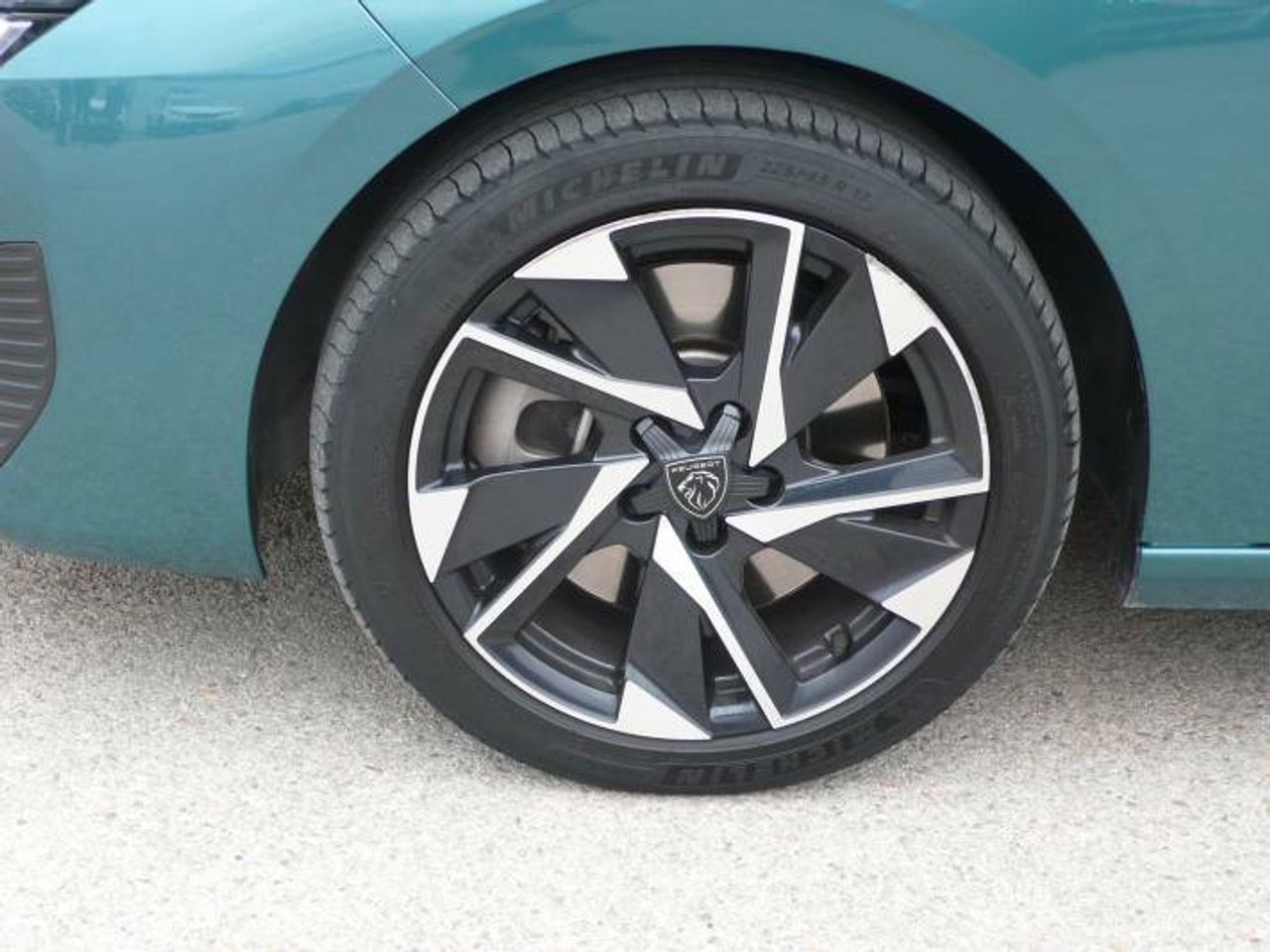 Peugeot 308 Allure Pack SW Hybrid 180 EAT8  - Foto 47