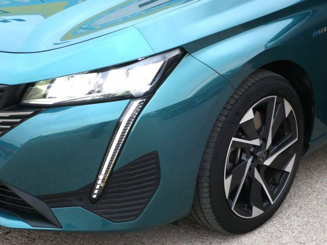 Peugeot 308 Allure Pack SW Hybrid 180 EAT8  - Foto 48