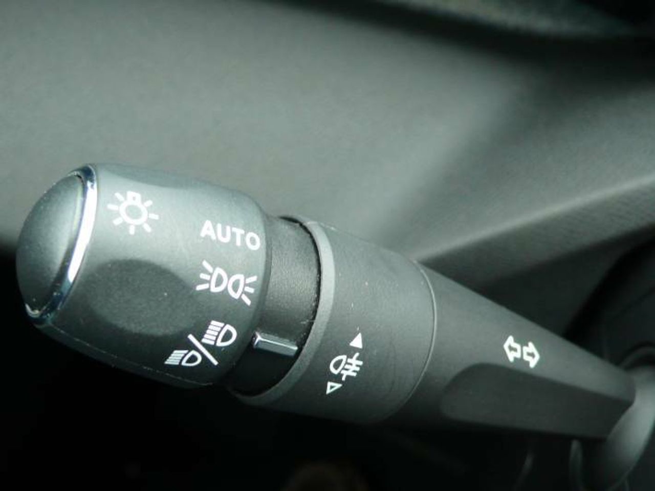 Peugeot 308 Allure Pack SW Hybrid 180 EAT8  - Foto 13