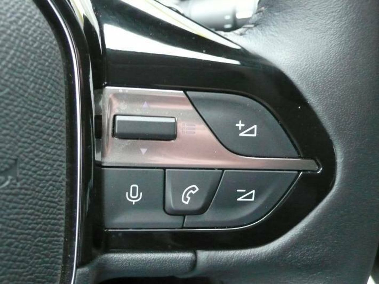 Peugeot 308 Allure Pack SW Hybrid 180 EAT8  - Foto 19