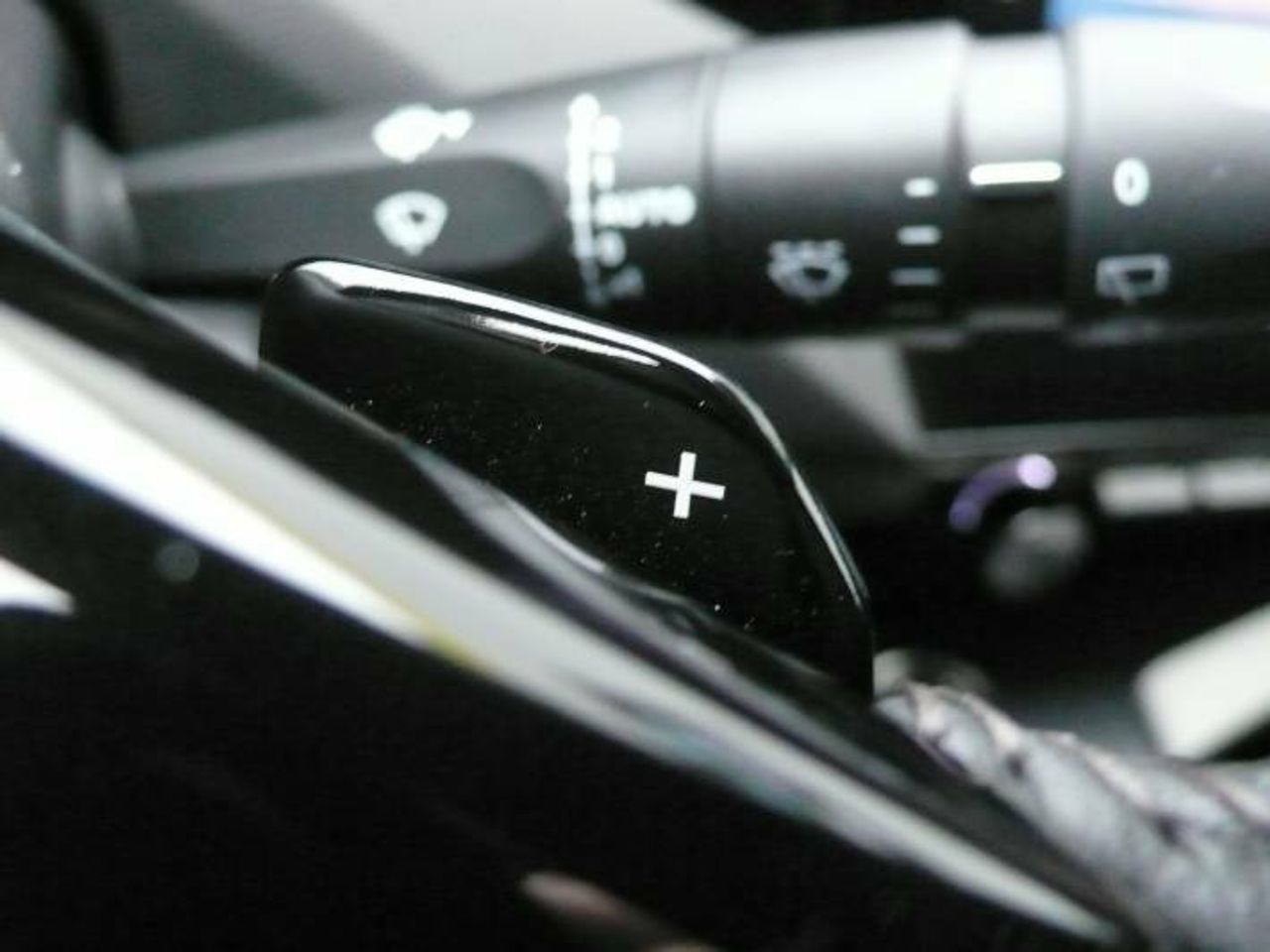 Peugeot 308 Allure Pack SW Hybrid 180 EAT8  - Foto 18