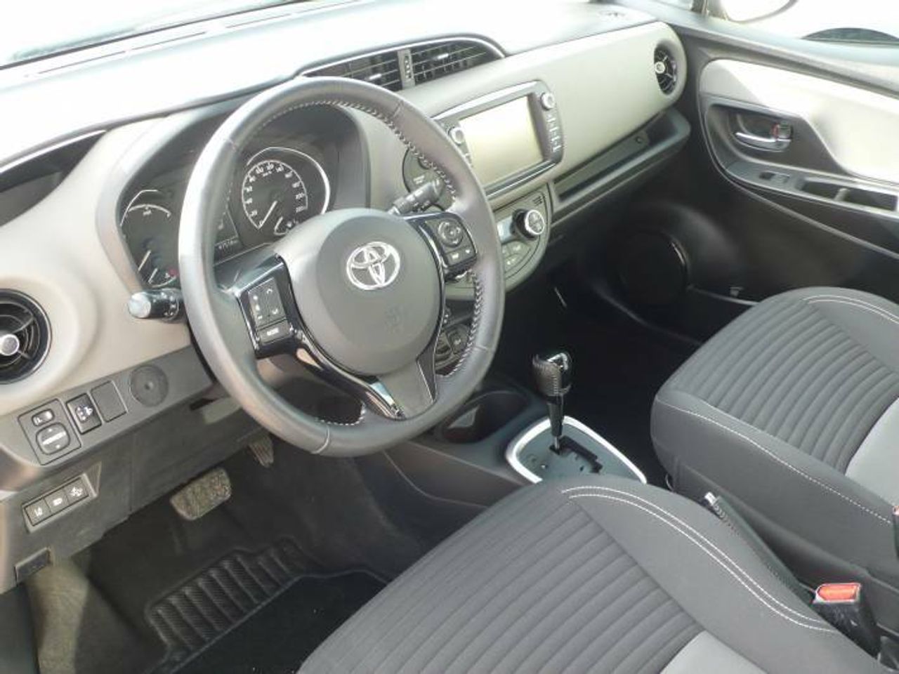 toyota yaris 2019 / foto grande (2)