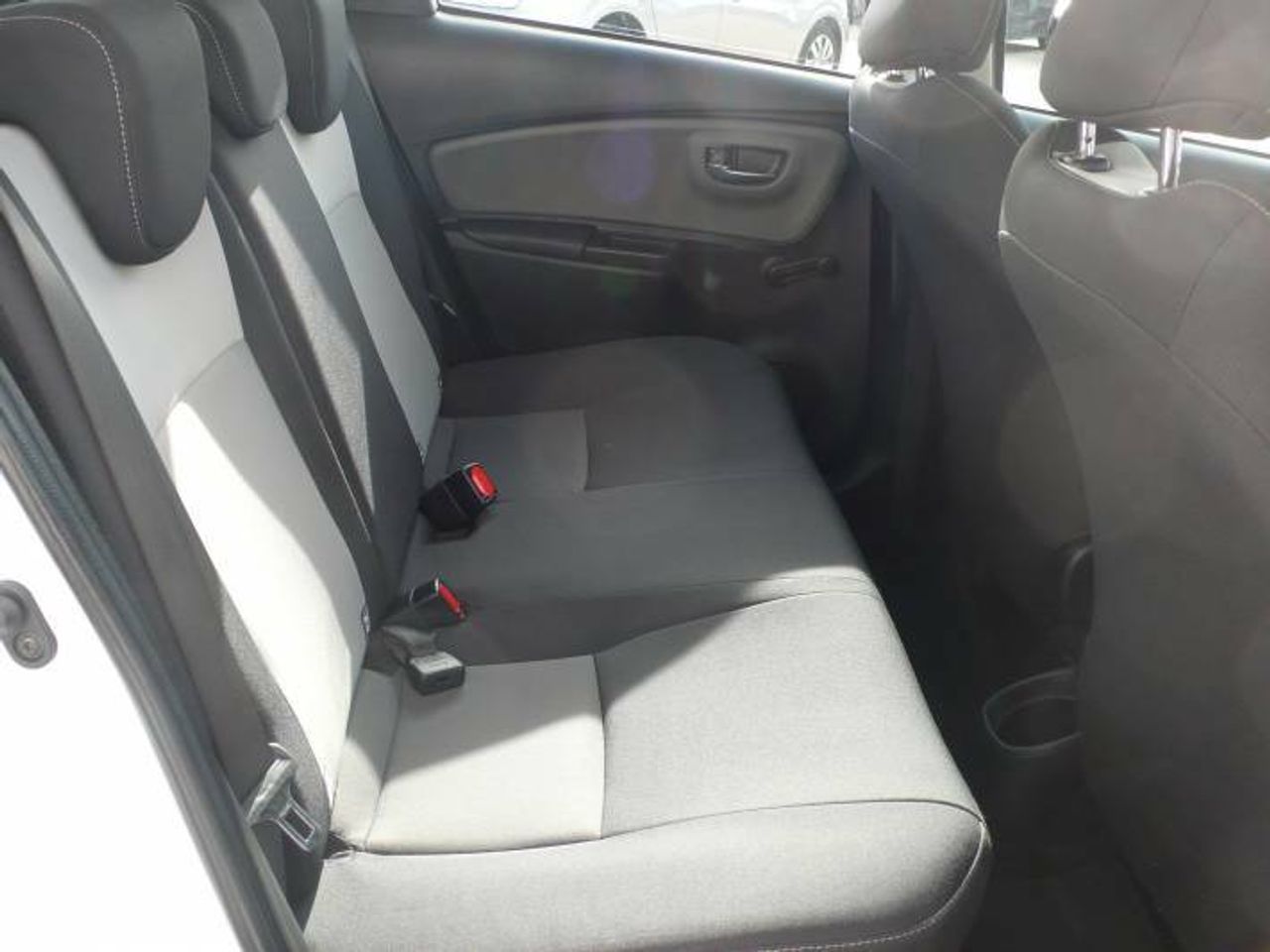 Toyota Yaris HYBRID 100H 1.5 ACTIVE  - Foto 28