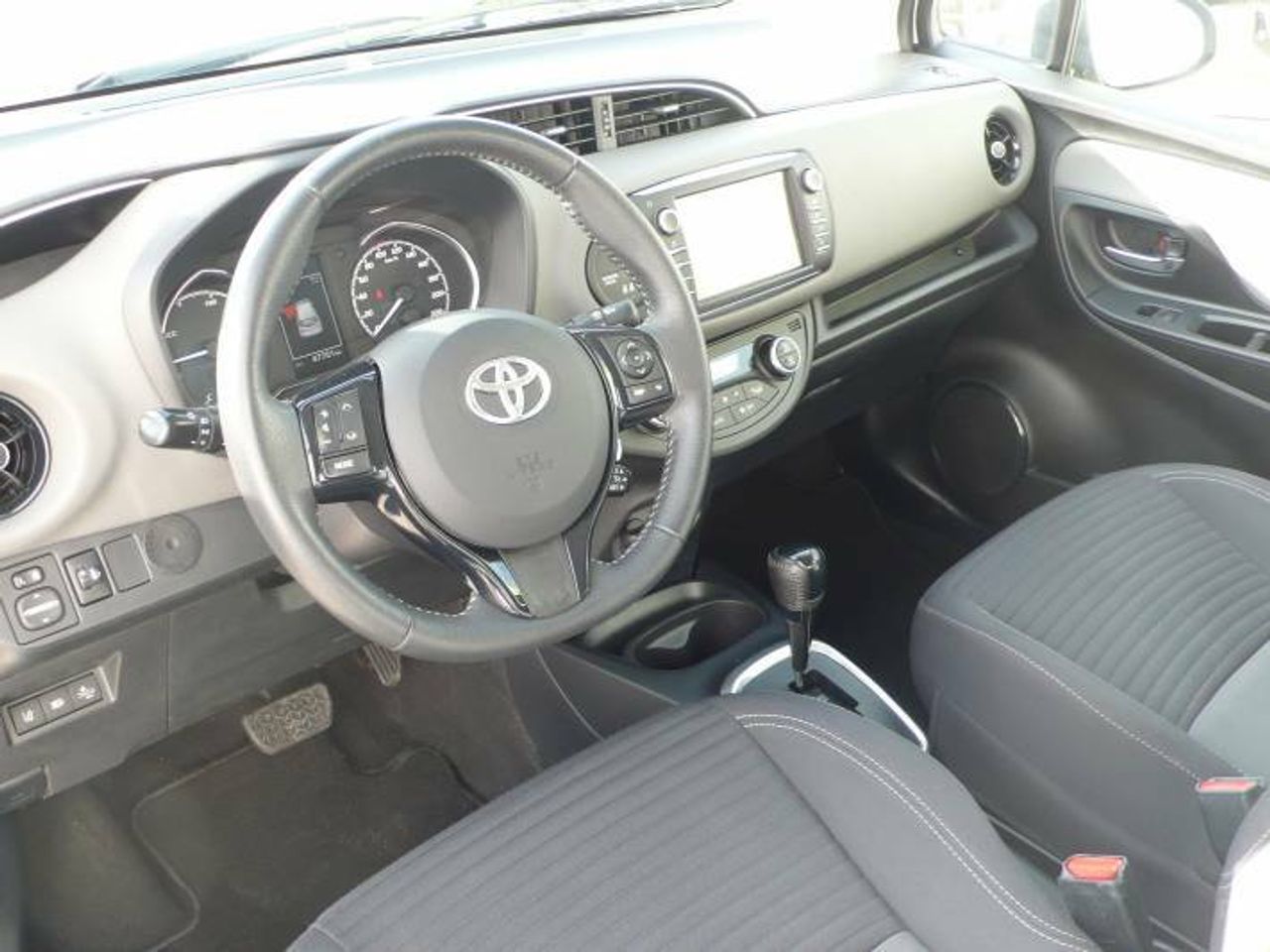 toyota yaris 2019 / foto grande (2)