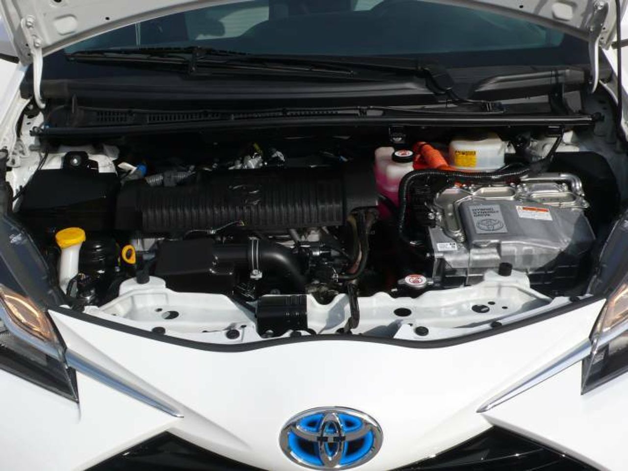 Toyota Yaris HYBRID 100H 1.5 ACTIVE  - Foto 32