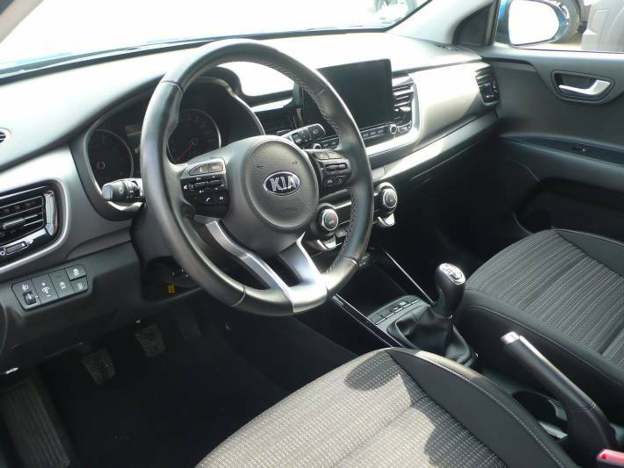kia stonic 2021 / foto grande (2)
