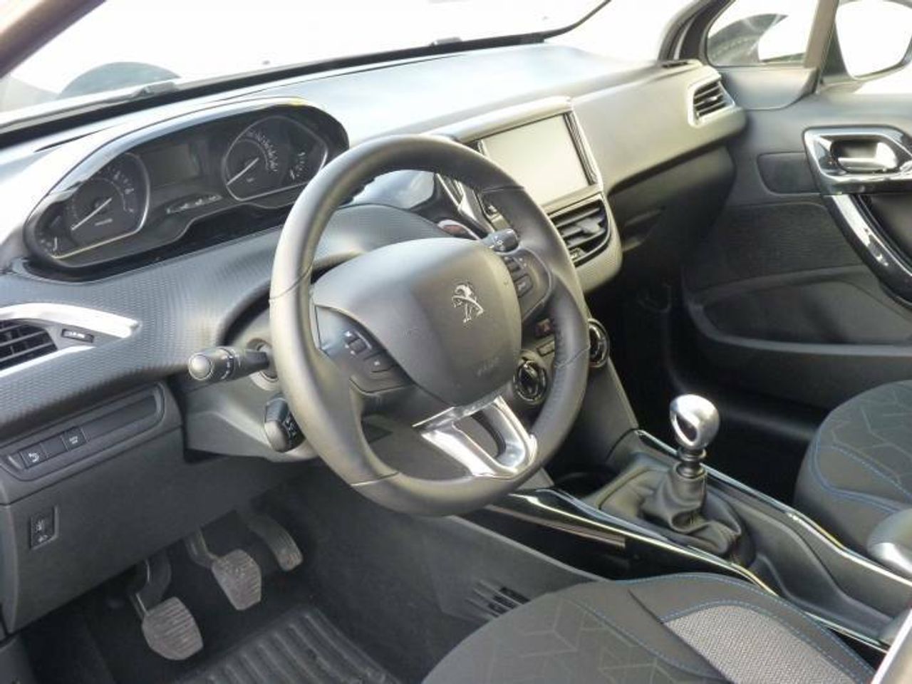 peugeot 2008 2019 / foto grande (2)