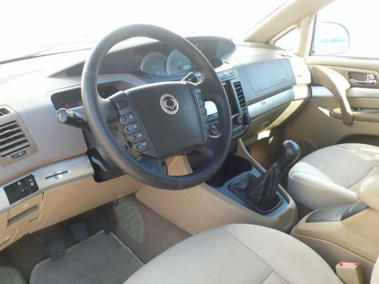 ssangyong rodius 2013 / foto grande (2)