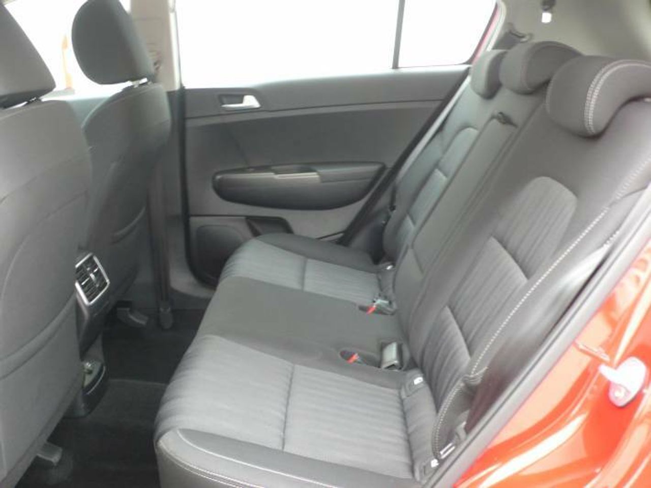Kia Sportage 1.6 CRDi hybrid Business 2wd 135cv AT7 E6dt  - Foto 10