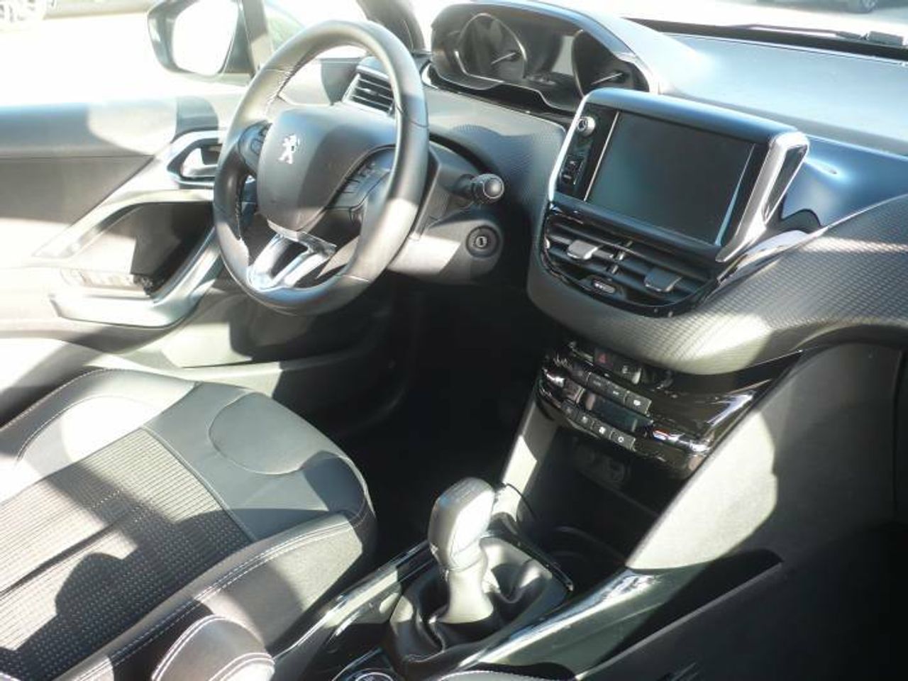 Peugeot 2008 1.2 PureTech S&S ALLURE 110CV  - Foto 28
