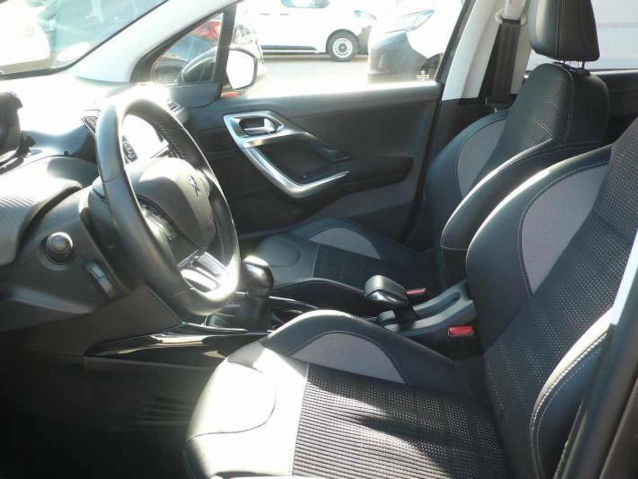 Peugeot 2008 1.2 PureTech S&S ALLURE 110CV  - Foto 32