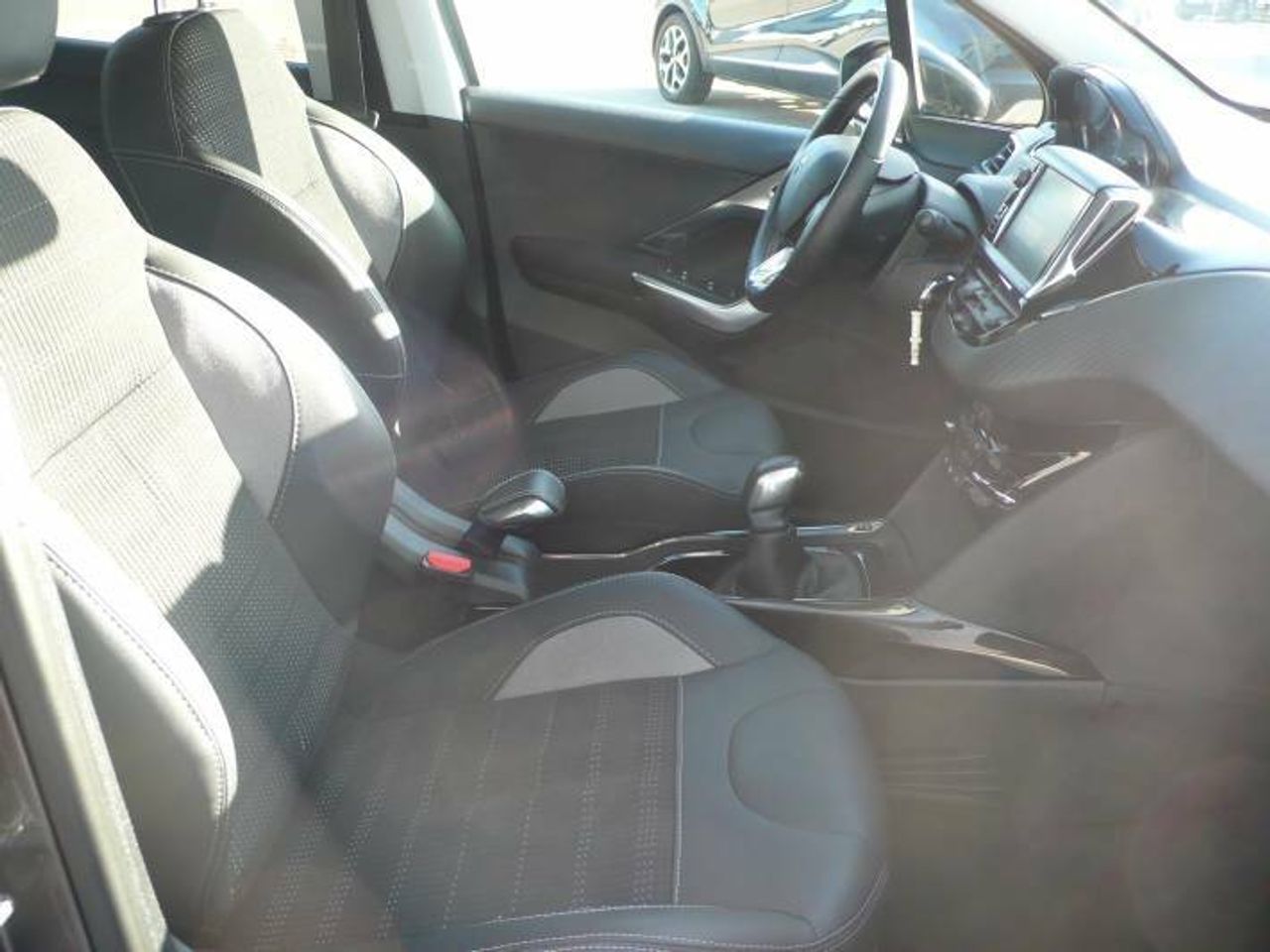 Peugeot 2008 1.2 PureTech S&S ALLURE 110CV  - Foto 29