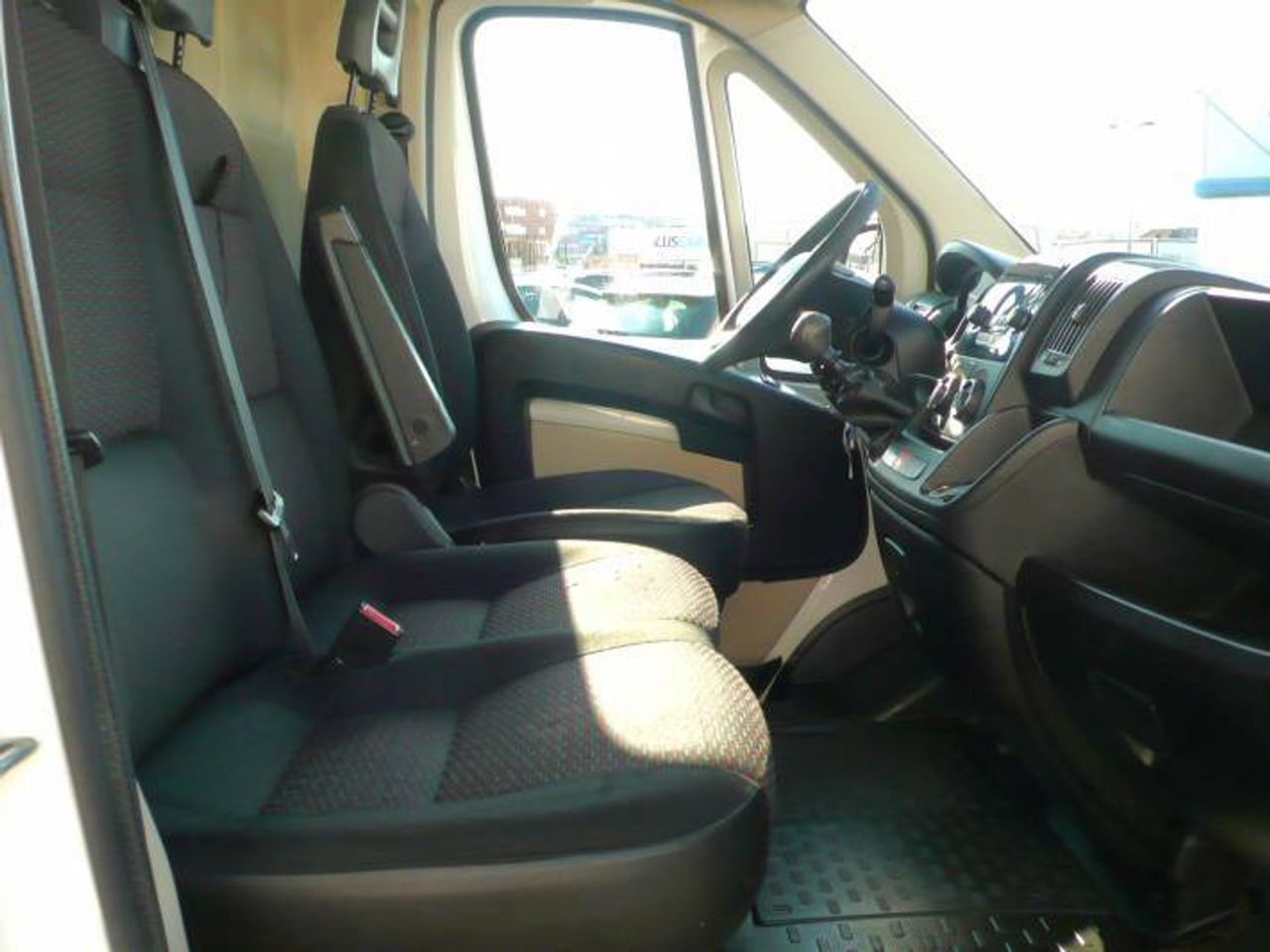 Peugeot Boxer FURGON 330 L1 H1 HDI 130 2.2  - Foto 13