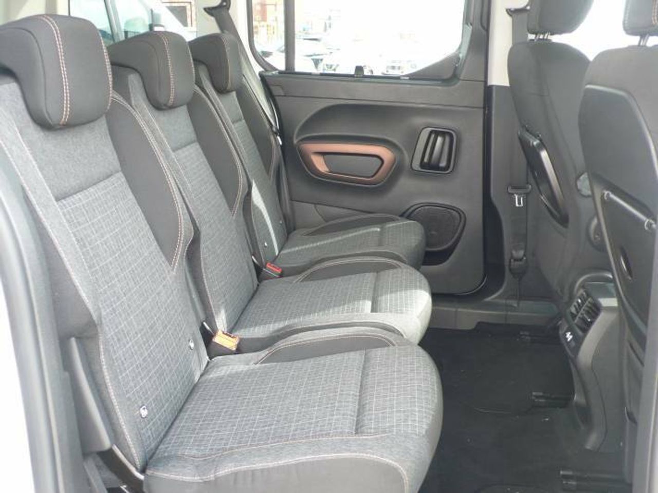 Peugeot Rifter GT BLUEHDI 130 S&S 6 VEL.  - Foto 31