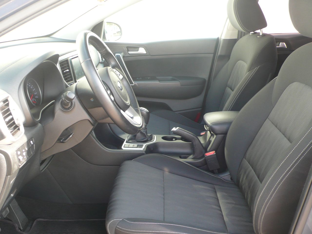 Kia Sportage 1.6 Drive Plus 2WD 6 vel. 132  - Foto 9