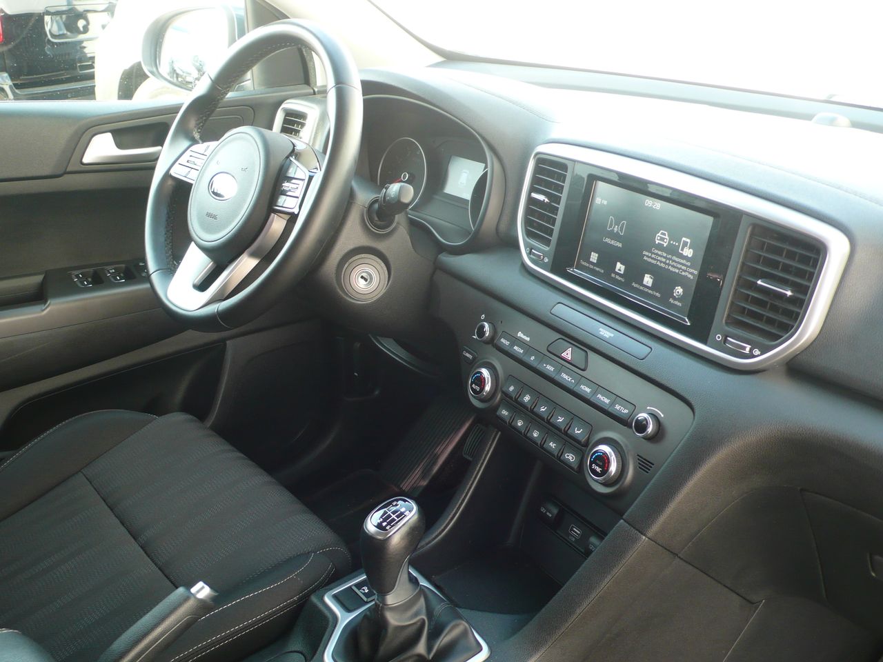 Kia Sportage 1.6 Drive Plus 2WD 6 vel. 132  - Foto 16